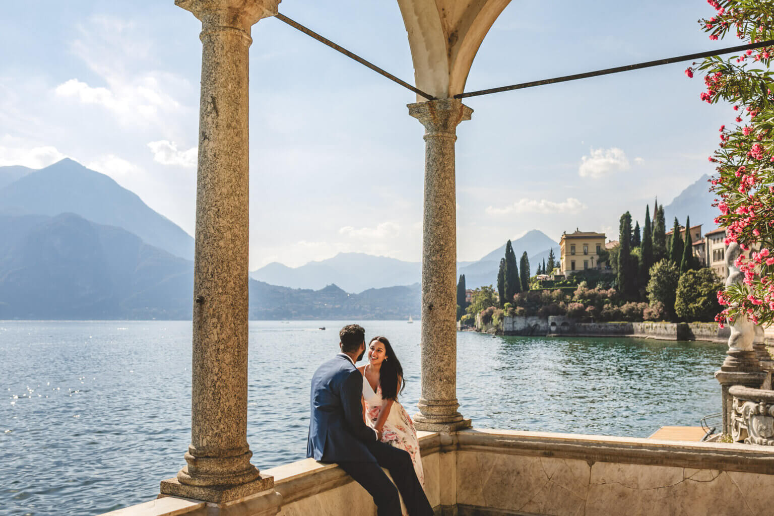 Photoshoot under loggia of Villa Monastero, the couple is smiling.